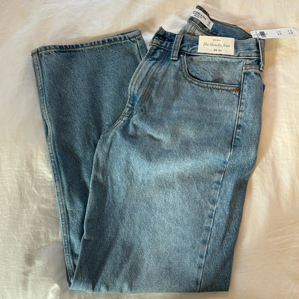 NWT Abercrombie mid-rise slouchy jean